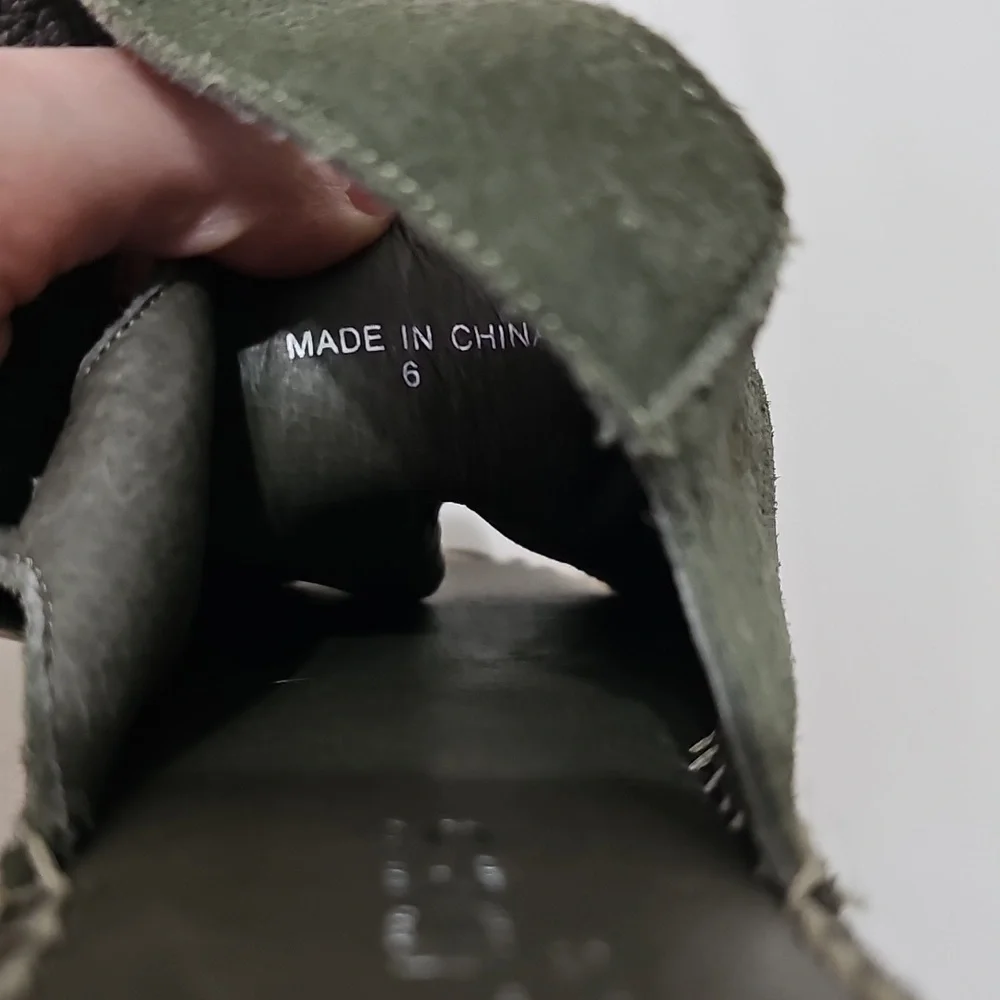 J/SLIDES slides olive
